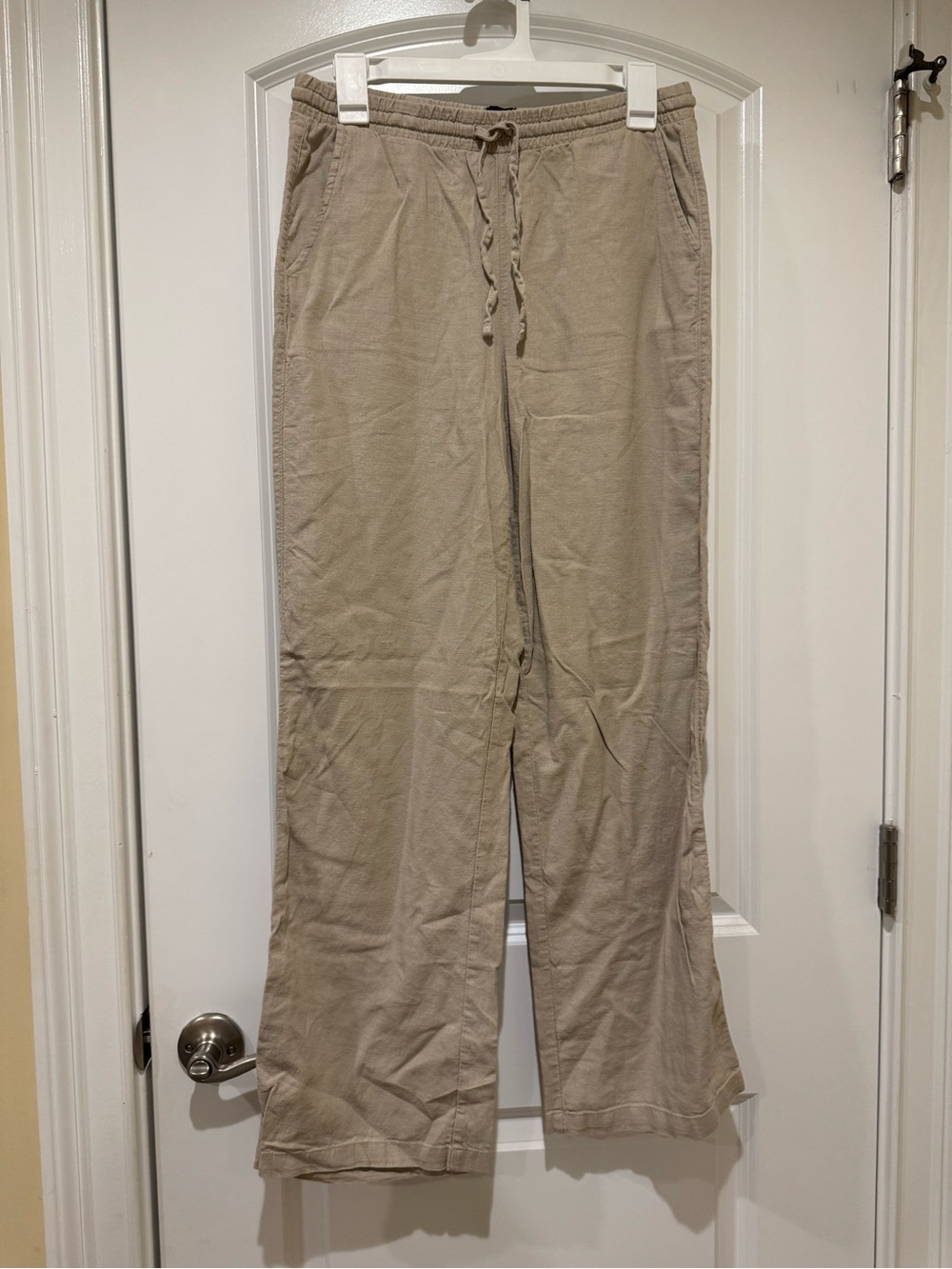 GAP Straight Leg Pants in Light Khaki